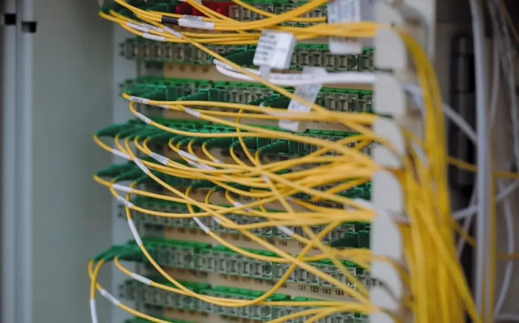 Network cabling in a data centre